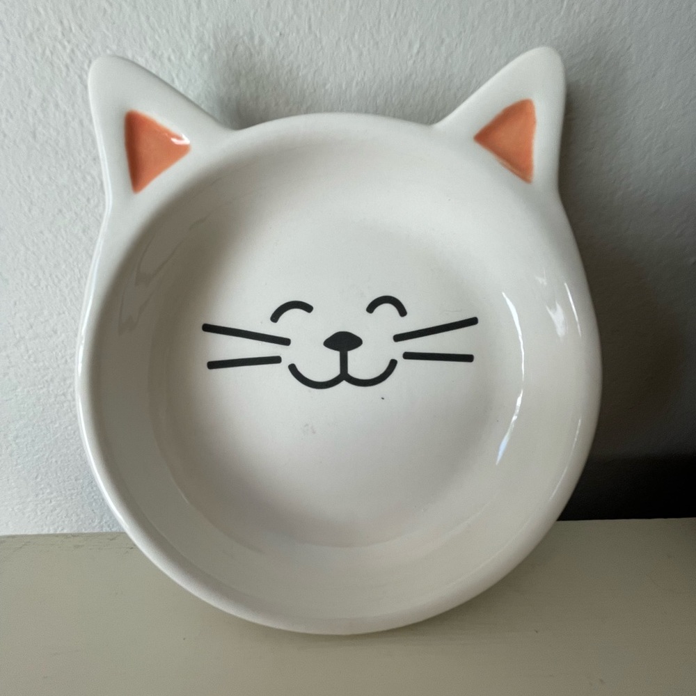 A Pair of Cute Cat Dishes / Bowls